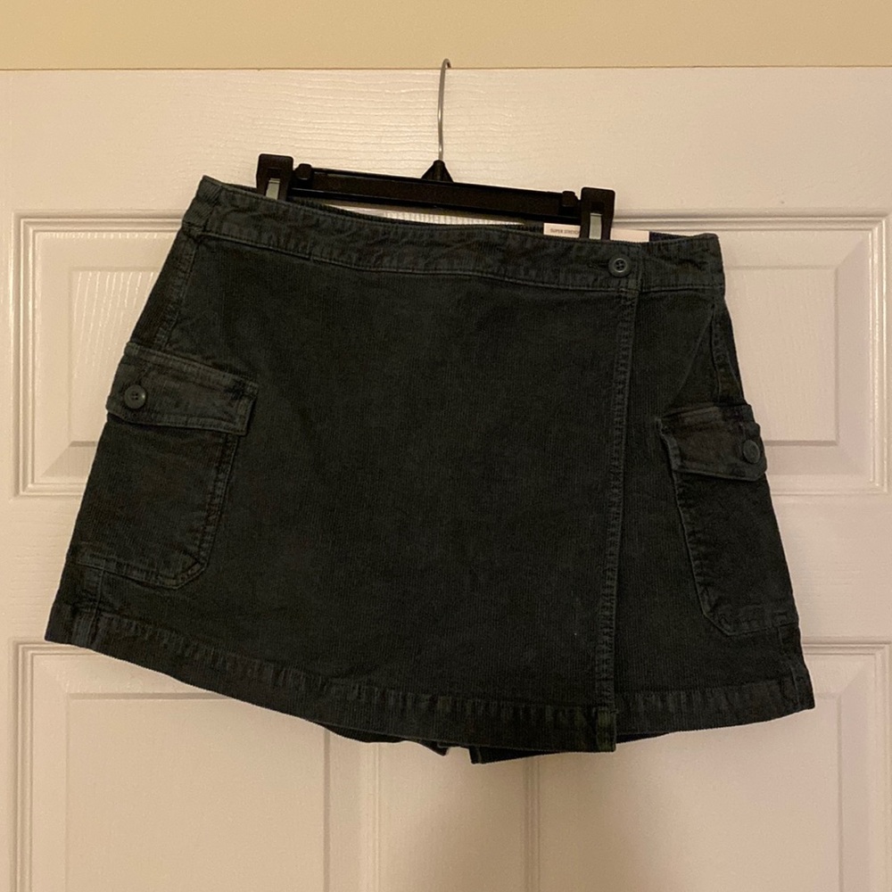 NWT American Eagle Super Hi-Rise Skort - Green Corduroy - Sz 8 (29W)